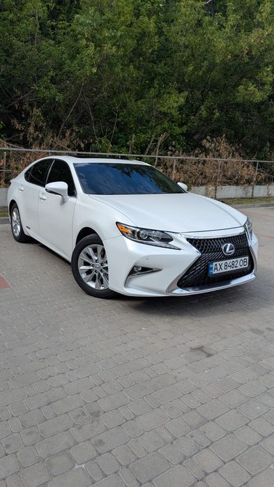 Продам Lexus es 300 h