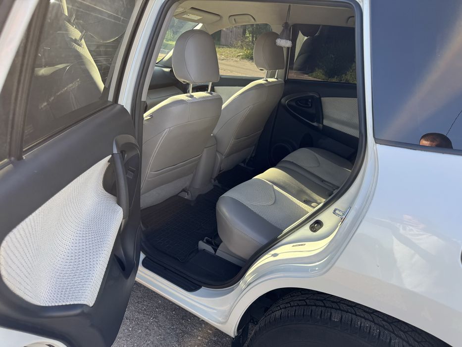 Toyota rav4, electric 42kw запас ходу 150-170км