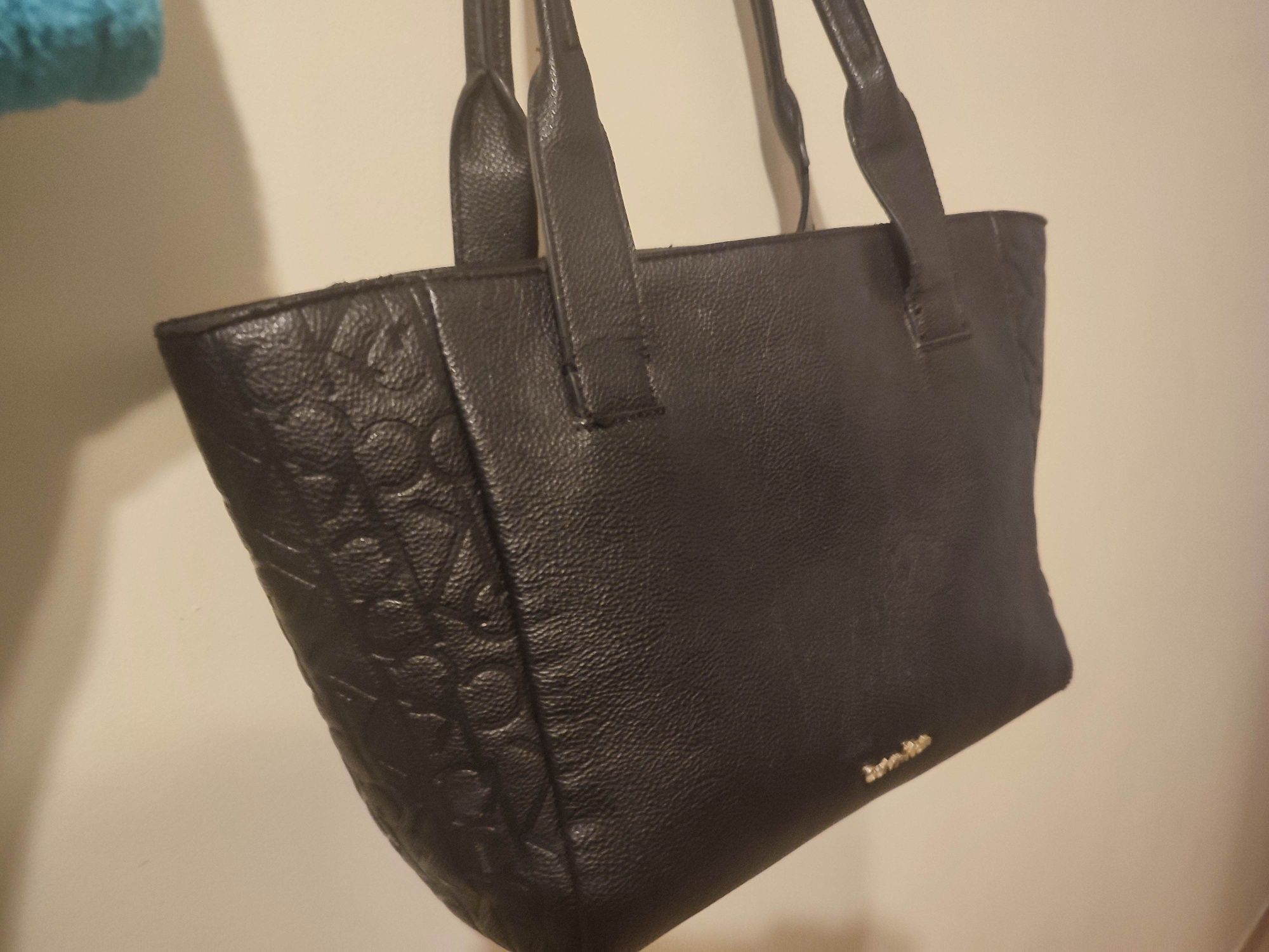 Calvin klein torebka kuferek czarna oryginalna uzywana