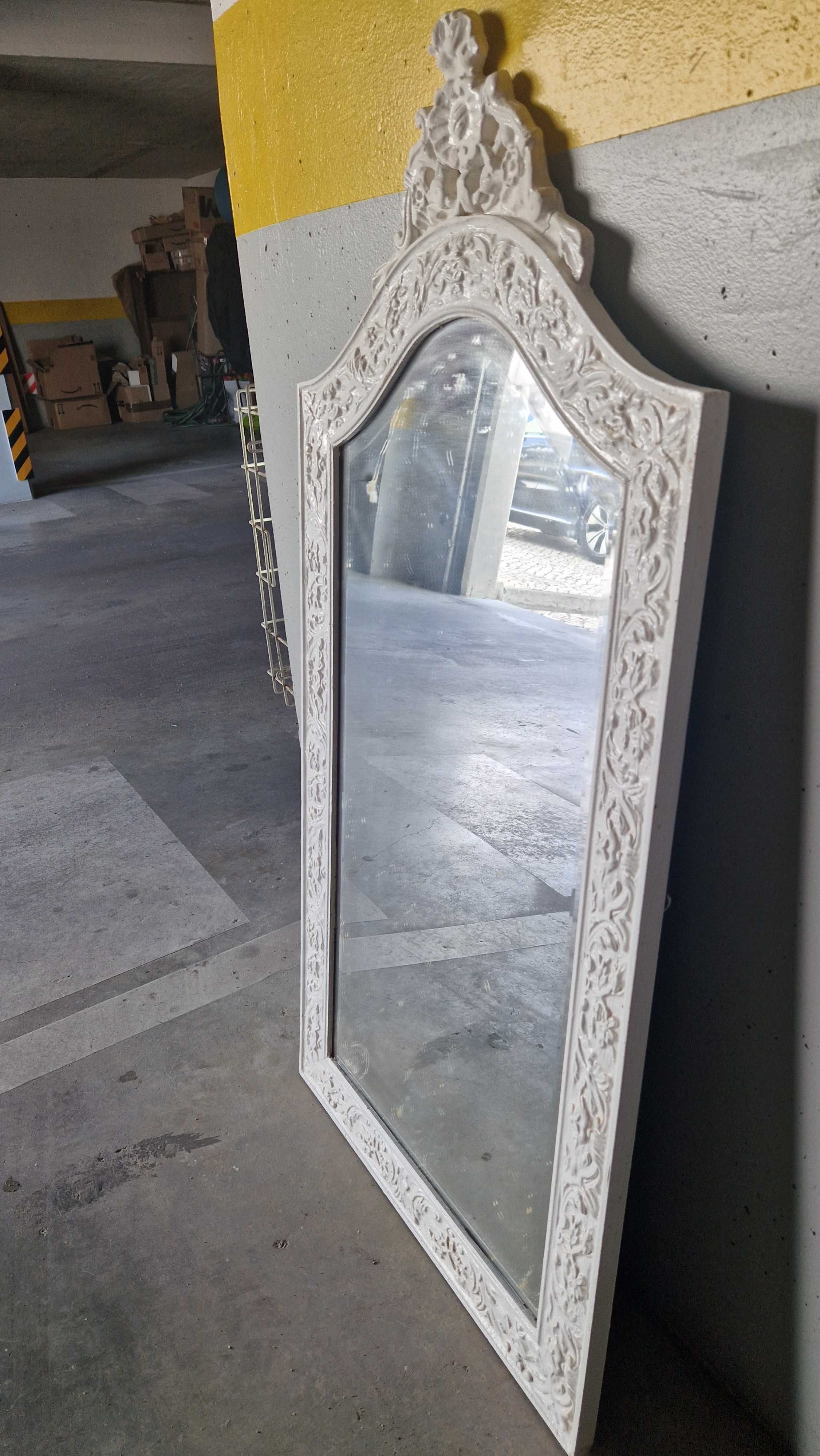 Espelho vintage, moldura de madeira