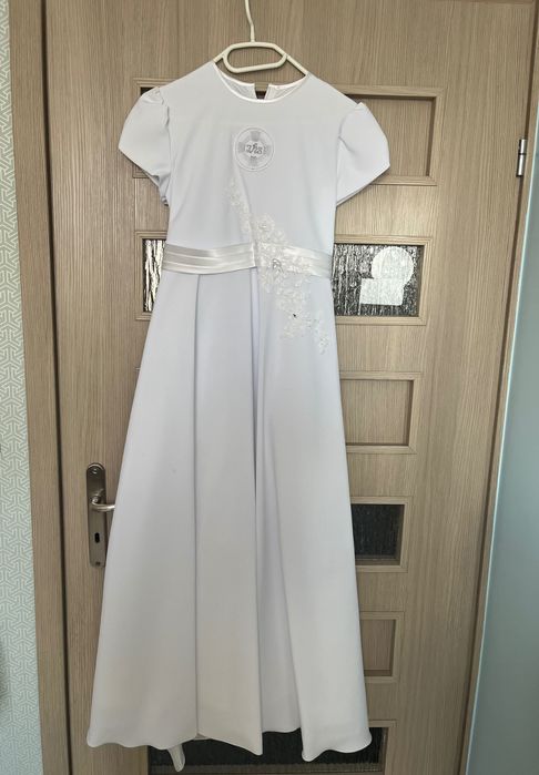 Dziewczęca alba komunijna z akcesoriami