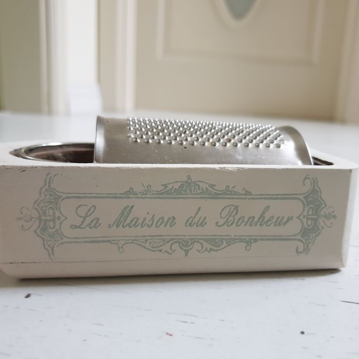 Bielona tarka w stylu prowansalskim