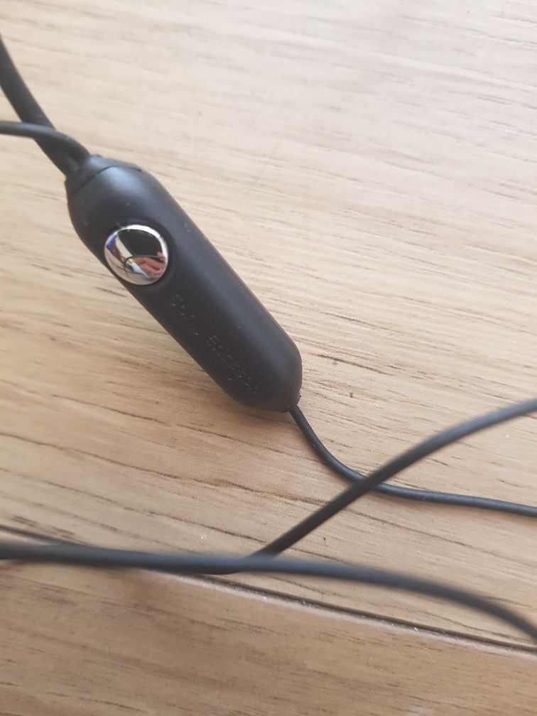 Nowe przewodowe słuchawki marki Sony Ericsson HPM-62.