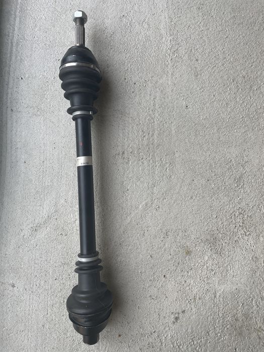 Карданний вал , пів вісь . Полуось .