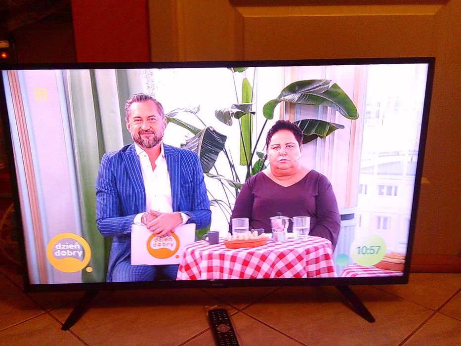 Philips 42 cale, led, full HD, DVB-T2 H.265, HDMI, USB, nowy pilot.