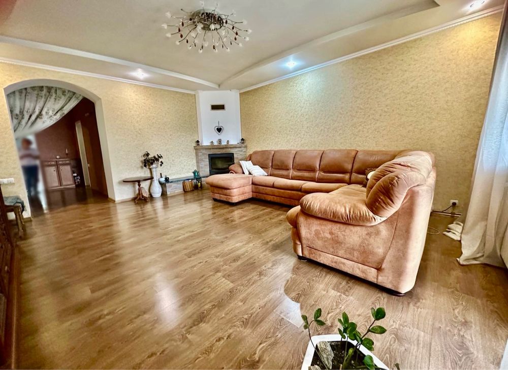 Будинок на Роменскій , чудова локація, з каміном, ТОРГ