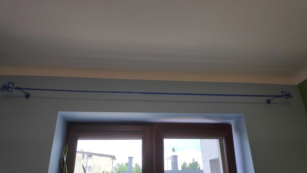 Karnisz używany do pokoju dziecięcego komplet