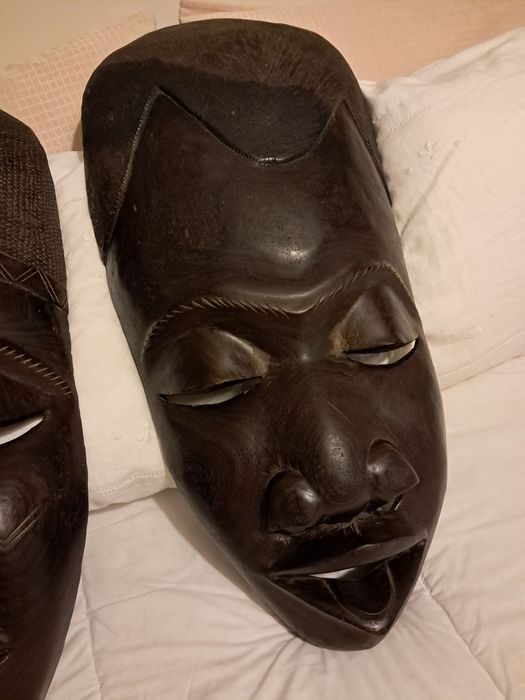 Peças artesanais em pau preto .Lisboa