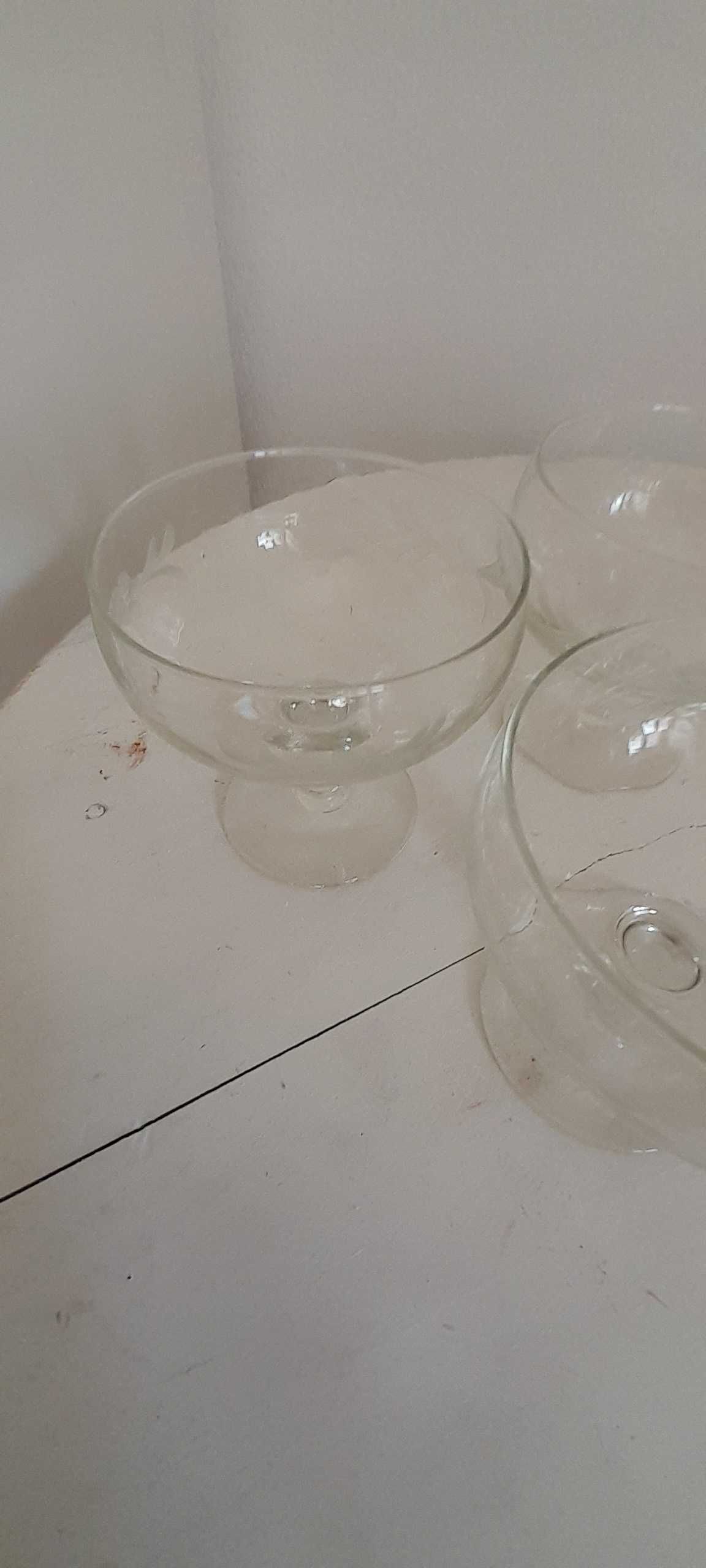 Taças champanhe de vidro lapidado,  antigas.