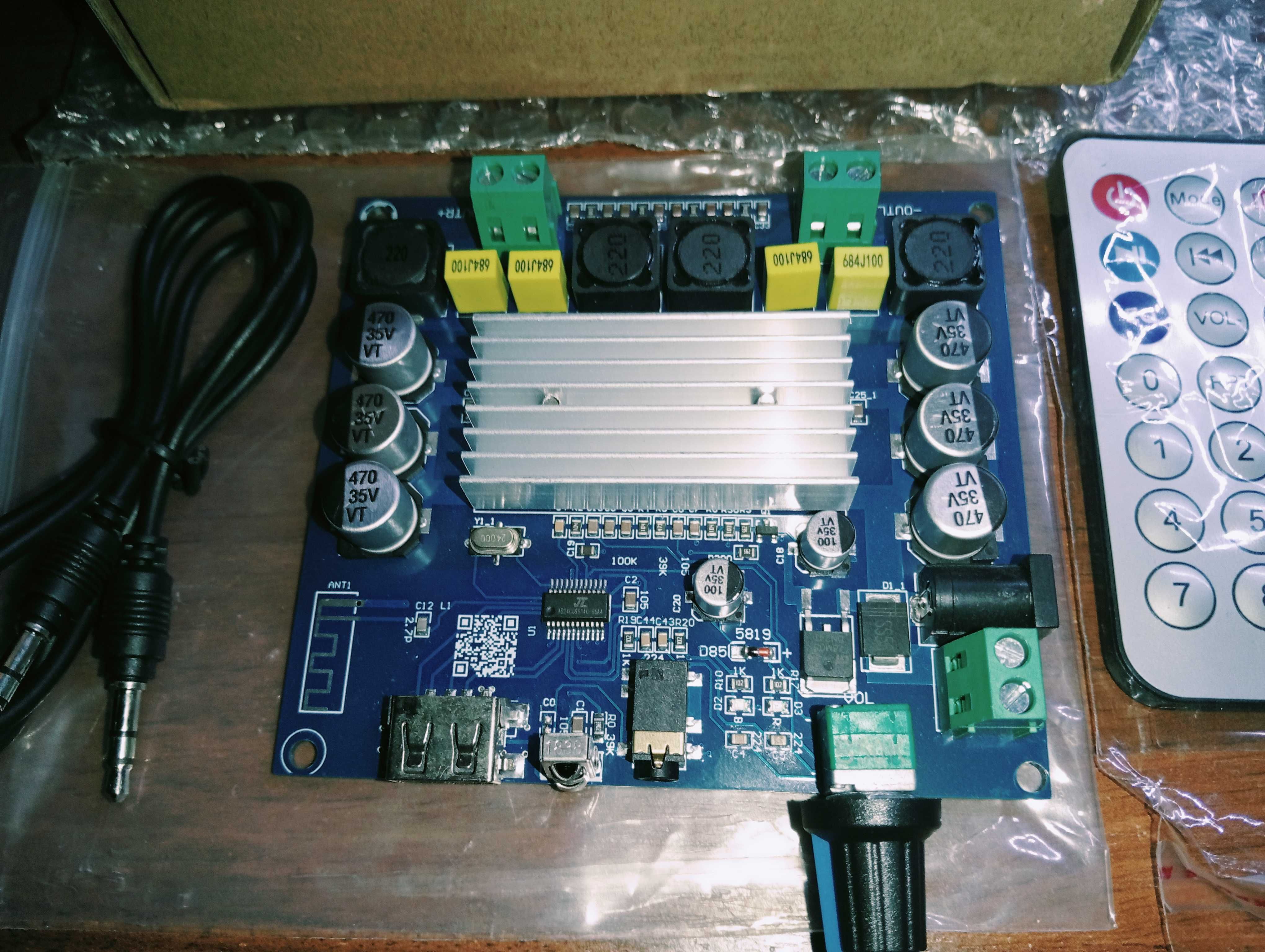 Підсилювач на TPA3116D2  Bluetooth 5,0  2x50W Пульт BT  USB AUX in