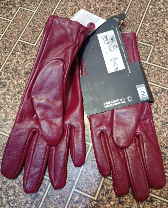 Кожаные перчатки.
