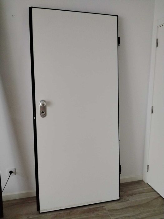Porta Blindada com fechadura Dierre