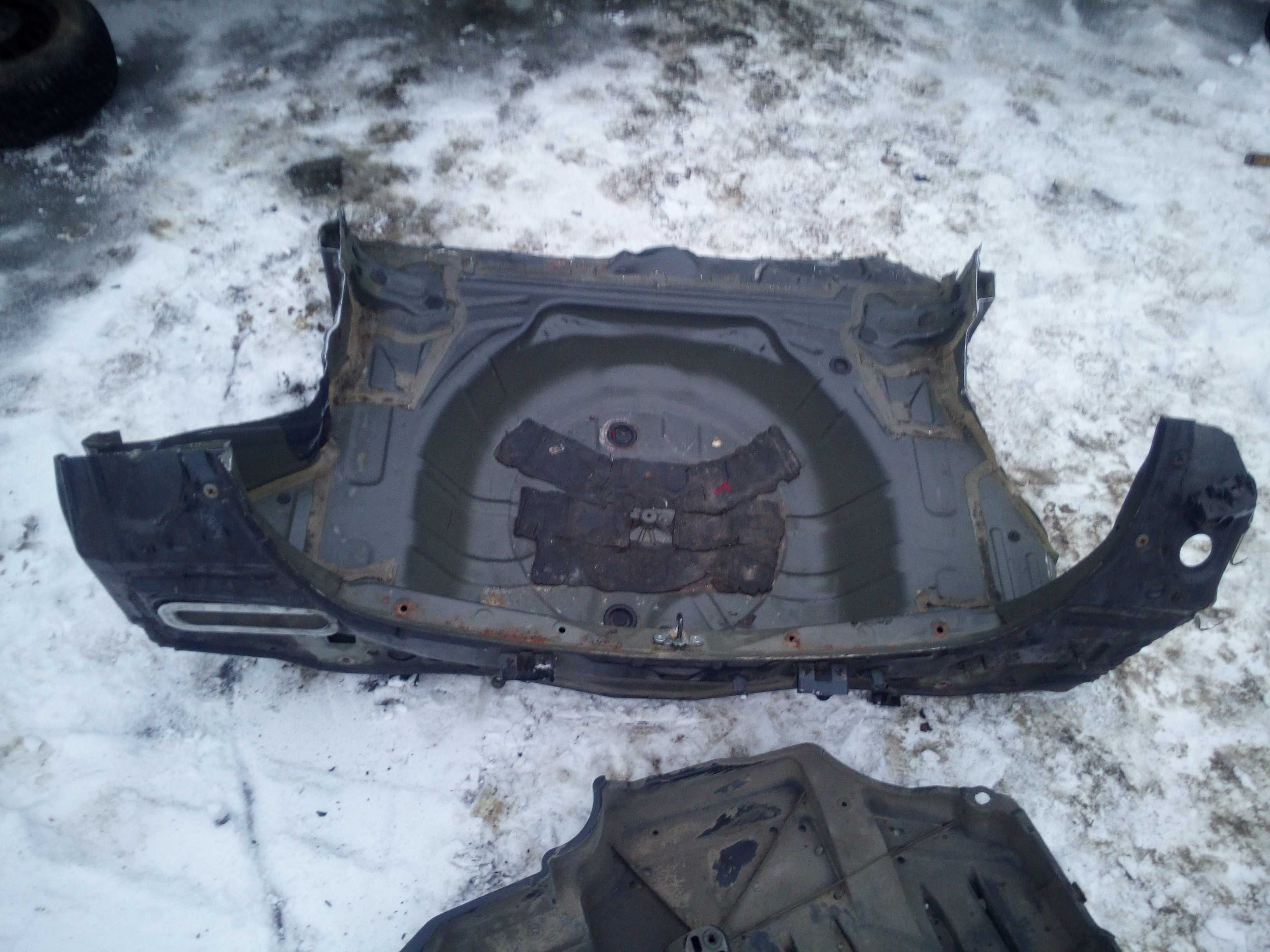 toyota AURIS E18 II 13-18 pas tylny tył wanna HB