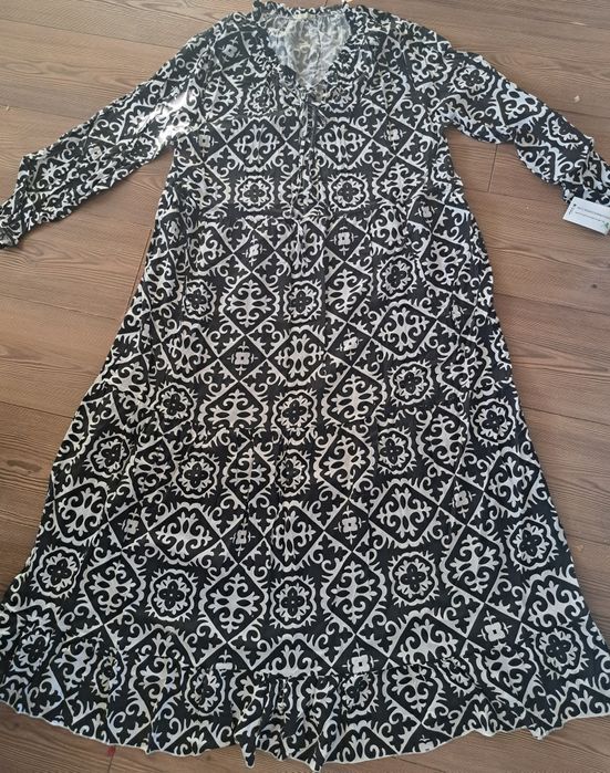 Piękna Długa Sukienka Boho Biało-czarna