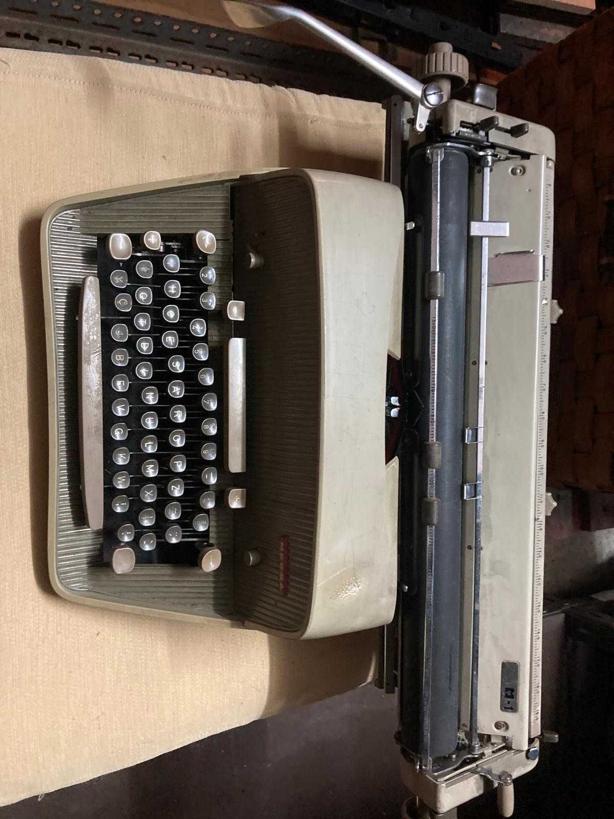 Máquina de escrever MESSA
