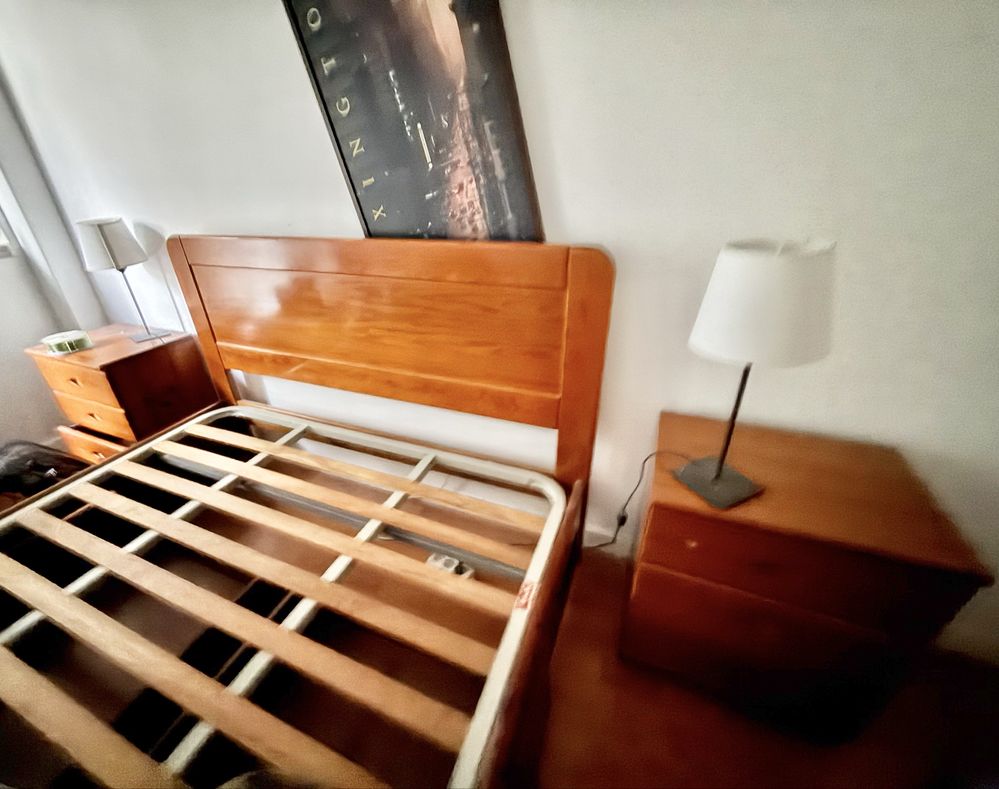 Urgente Cama maciça cor mel + mesas cabeceira