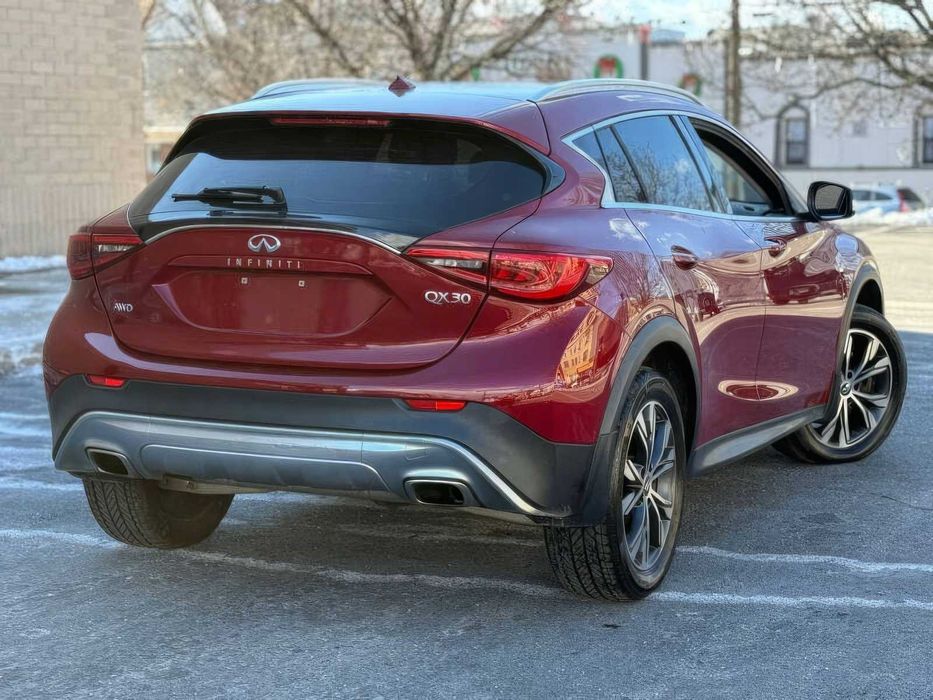 Infiniti QX30 Premium      2017