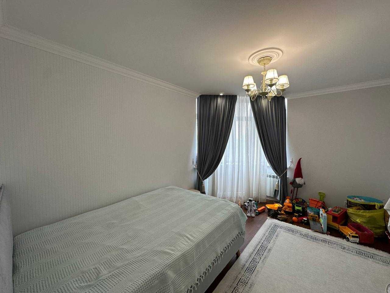 Продається  3-кімнатна квартира з дизайнерським ремонтом \113 м²