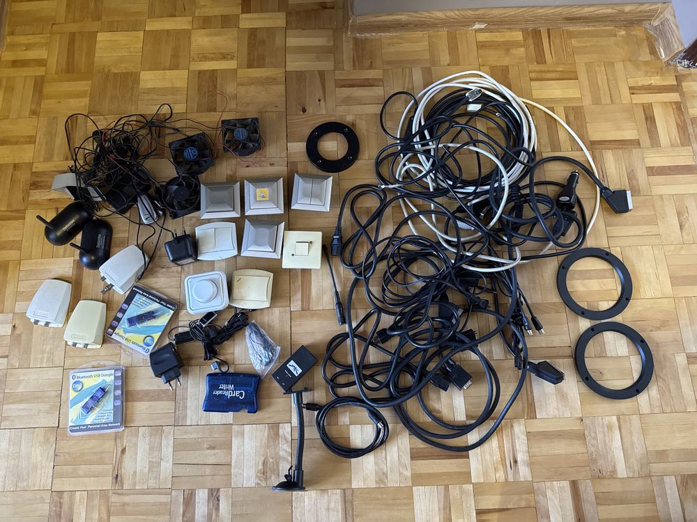 Pakiet różnosci włączniki światła kable, antenowe, adaptery bluetooth
