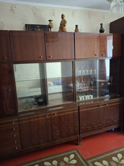 Продам стенку б/у лакирована