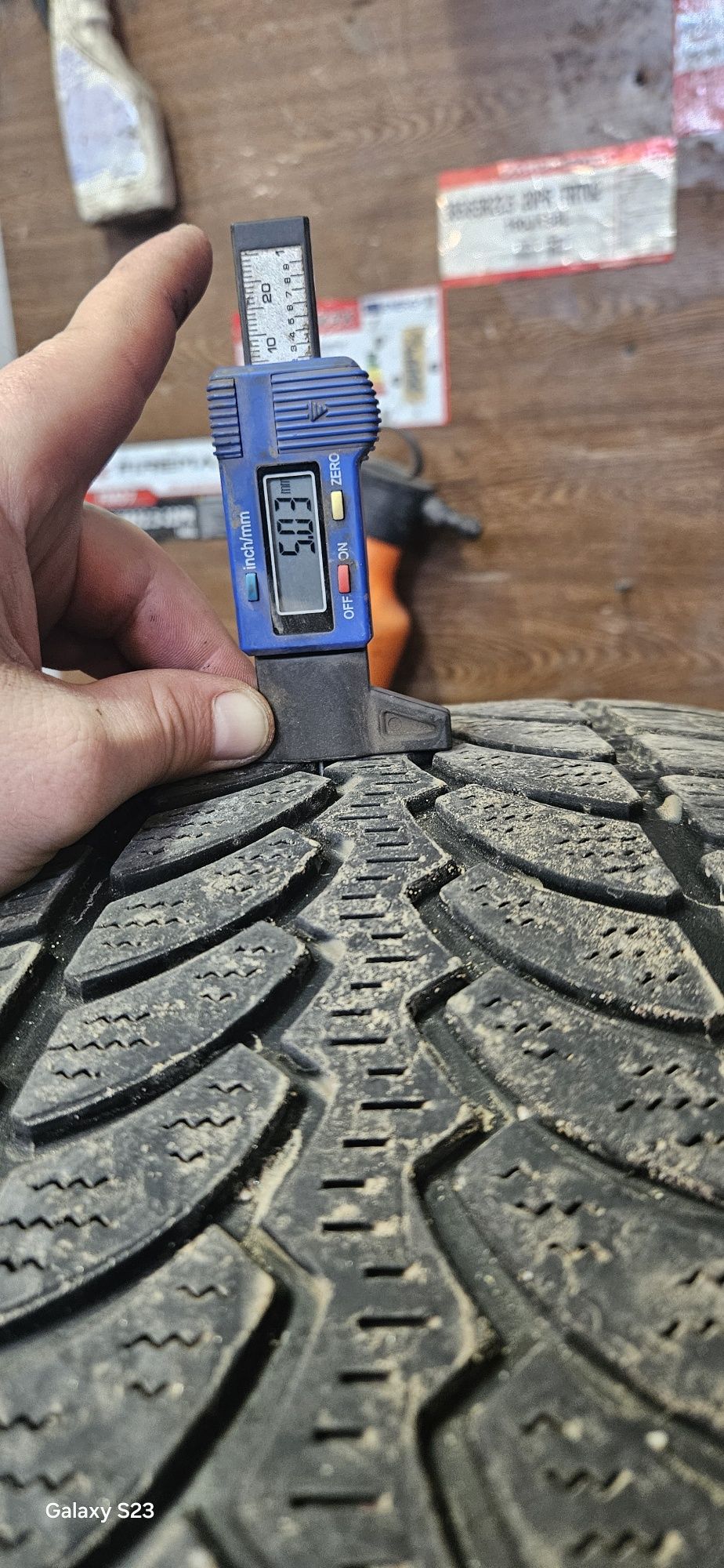 235/60 R18 LM80Z