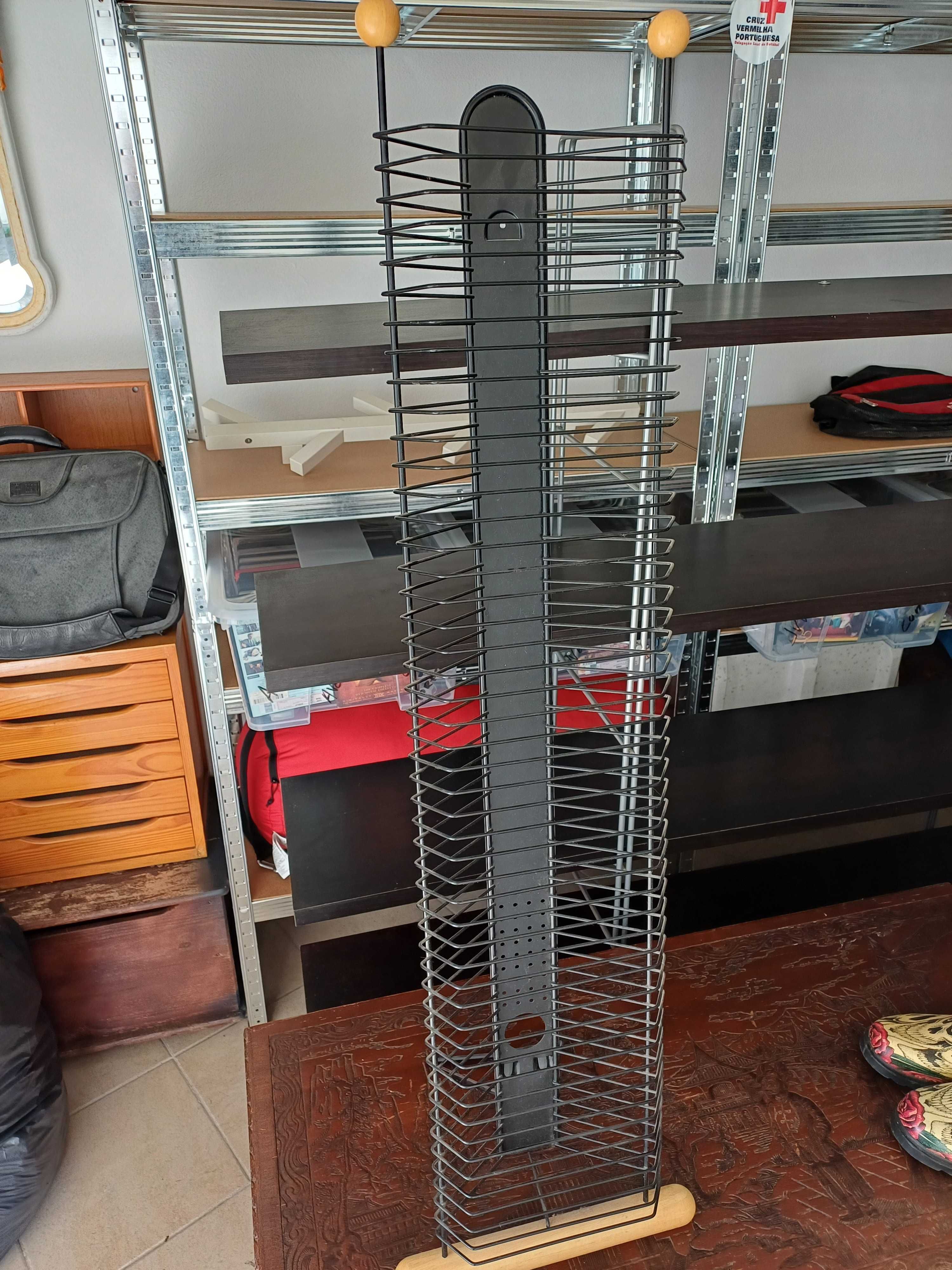 Coluna para arrumação de 47 Dvd's