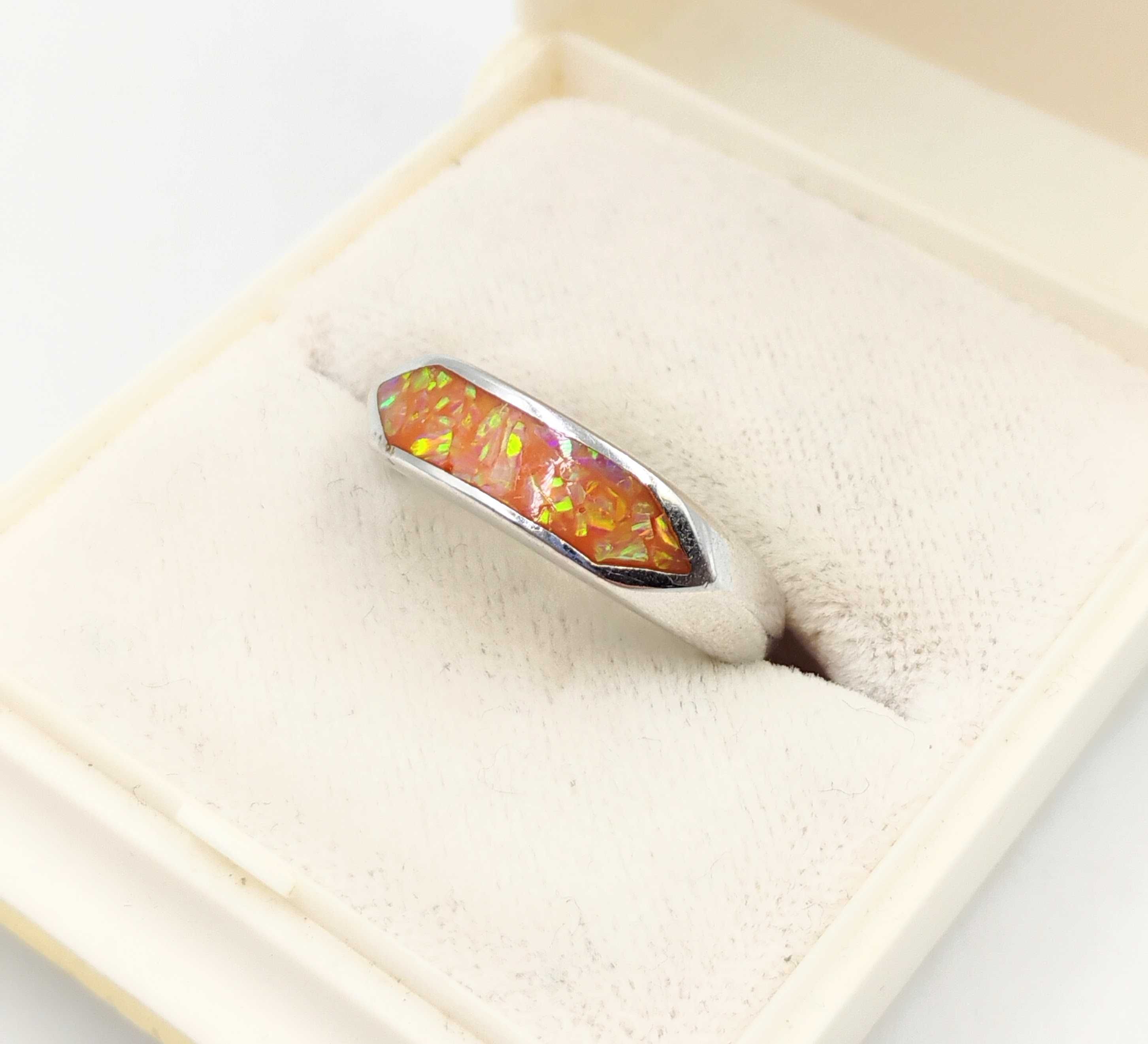 Pierścionek srebro 925 opal pomarańczowy srebrny rodowany design
