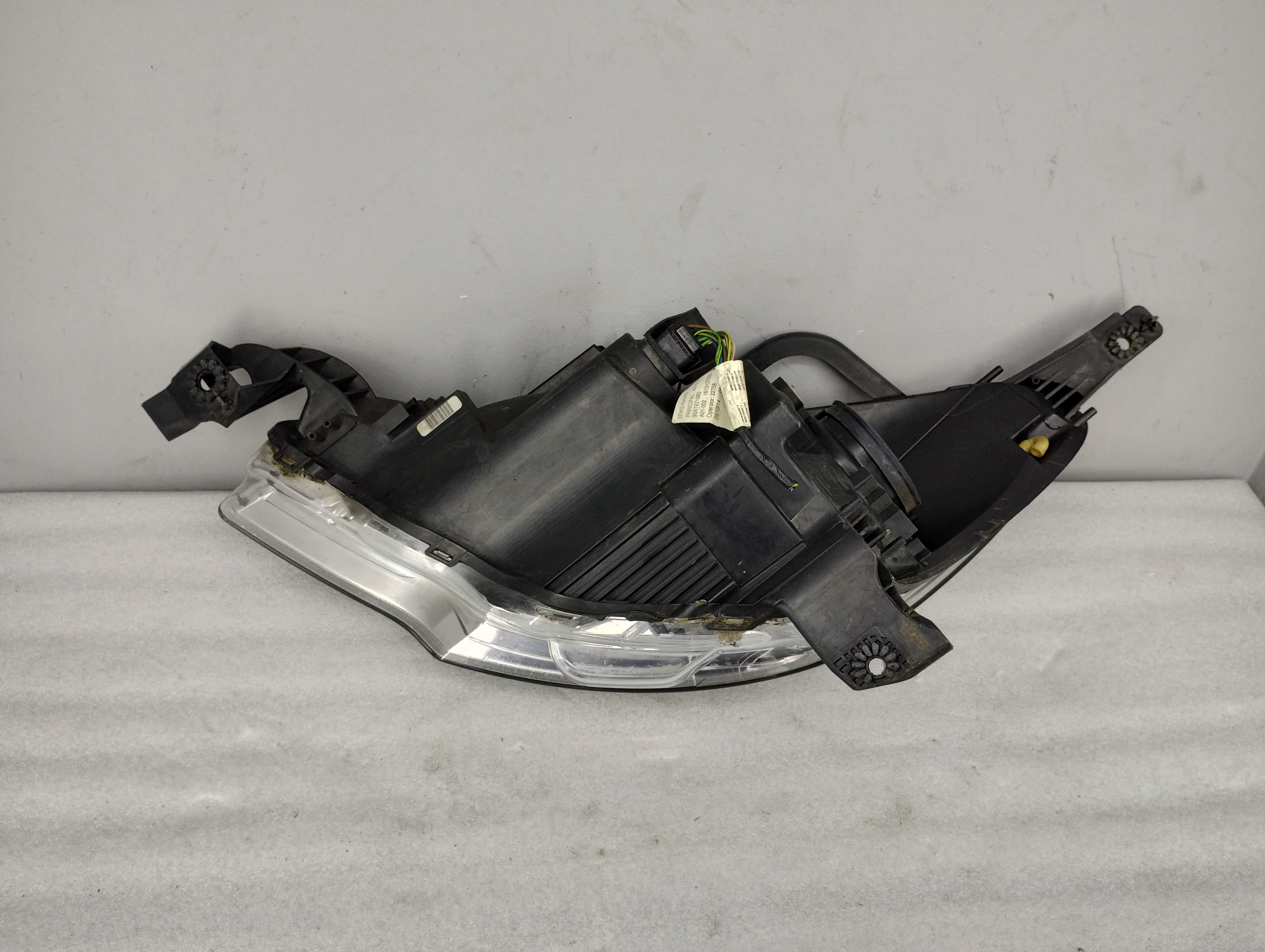 Lampa Reflektor Prawy Citroen C3 II DS3 EU! Czarny dekor