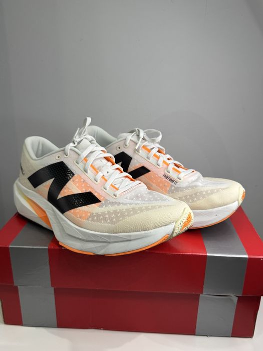 Buty do biegania New Balance FuelCell Rebel V4 || EU 44