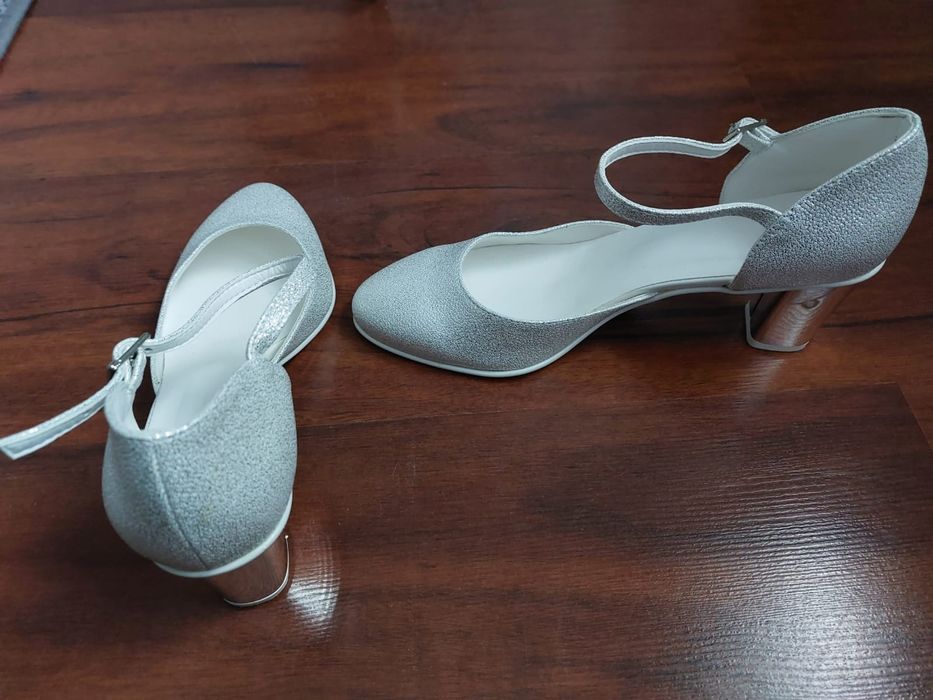 Eleganckie buty r.39