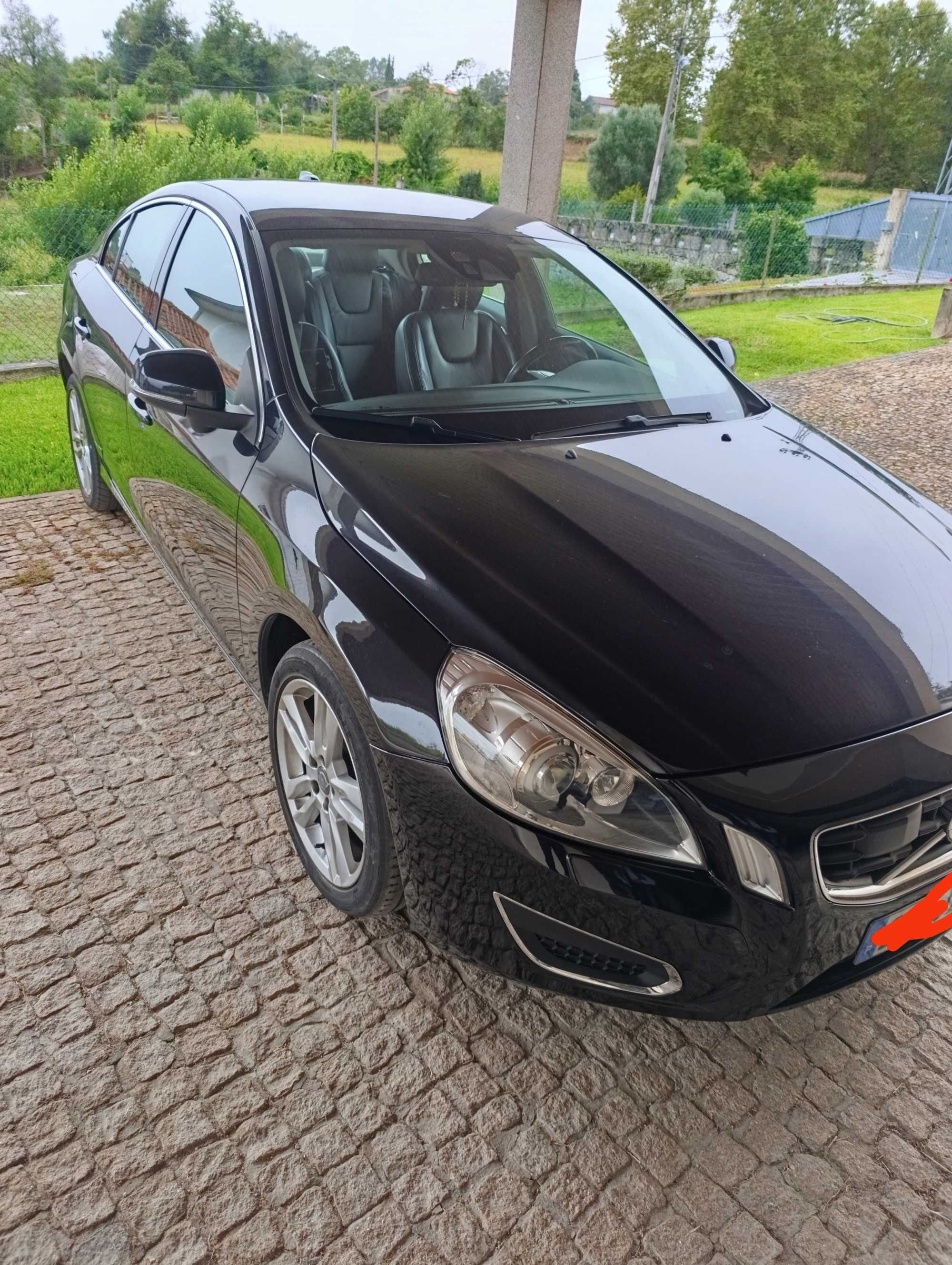 Volvo s60 em muito bom estado: pouco quilómetros!