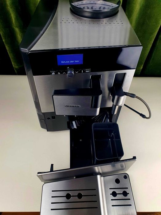 Piękny solidny ekspres z gwarancją Siemens EQ.8 s300! po serwisie