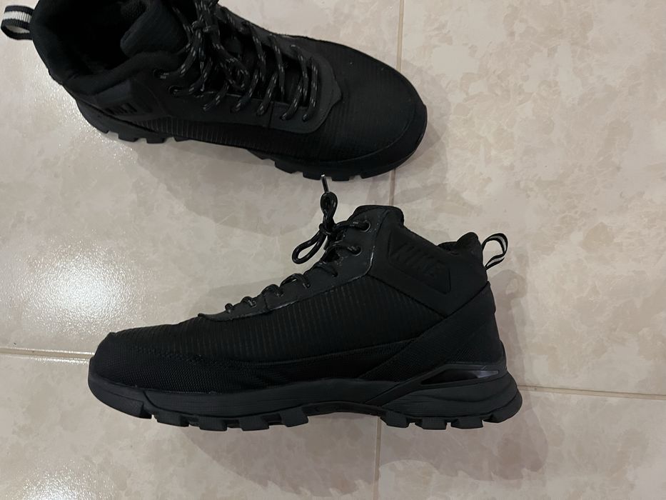 Продам зимові чоловічі кросівки