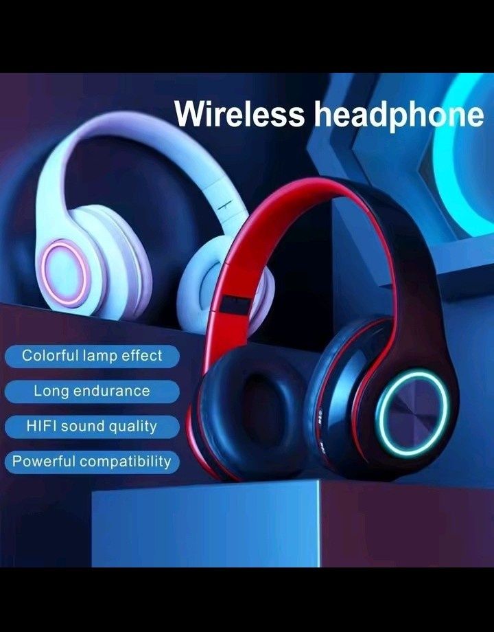Słuchawki bezprzewodowe bluetooth nauszne czarne świecące.