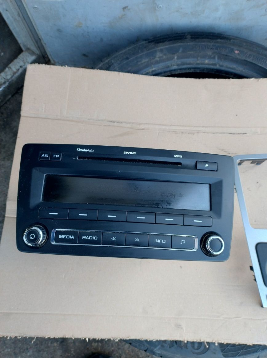 Radio CD ramka Skoda Octavia II