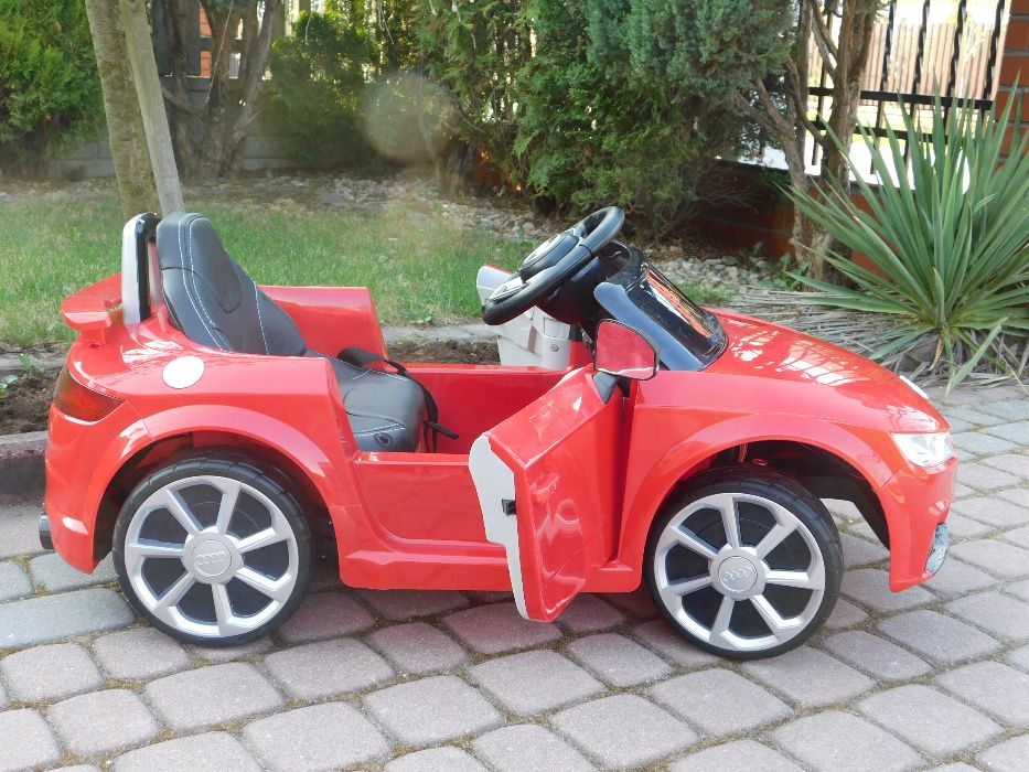 Oryginalny pojazd samochód AUDI TT RS na akumulator