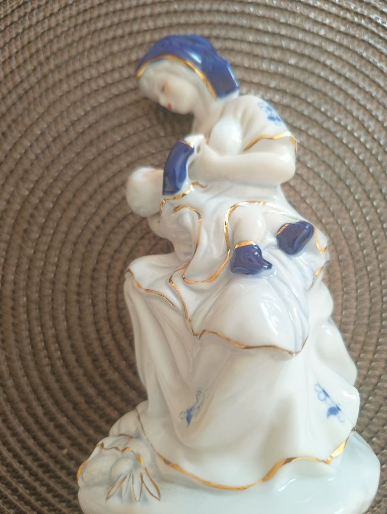 Sprzedam figurkę  porcelanową