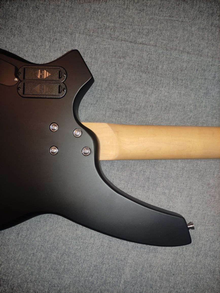 Music Man Bongo Gitara basowa 5 pięciostrunowa  + gratis