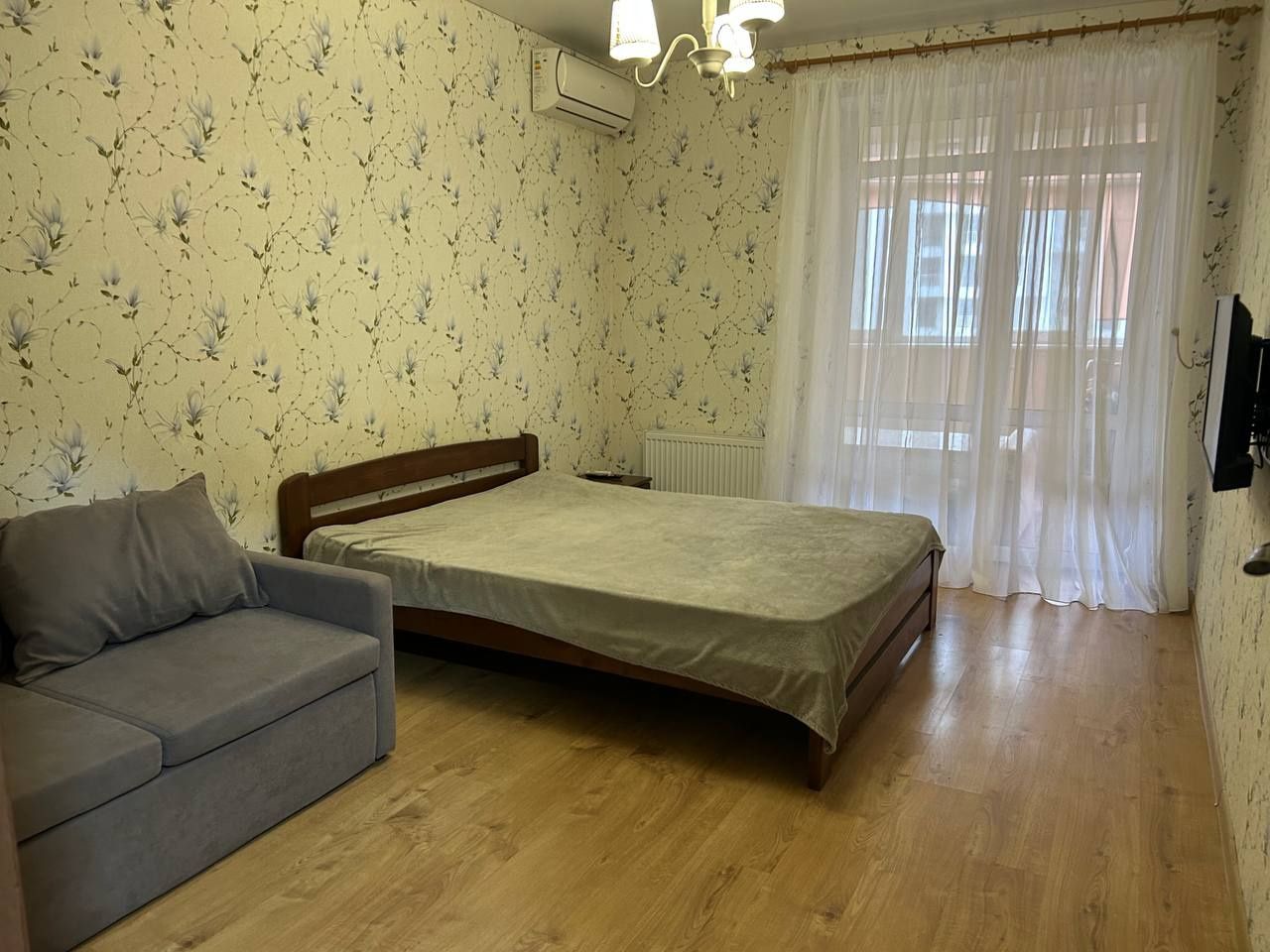 Иванова 20,(Южный)  Сдам 1 ком. Квартира посуточ