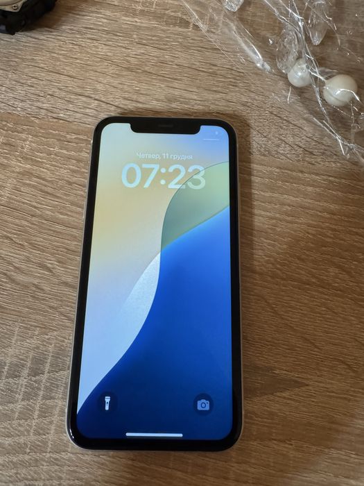 Iphone 11 (64) очень хорошее состояние