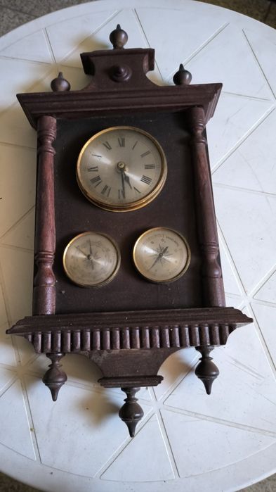 Relógio antigo com 3 visores