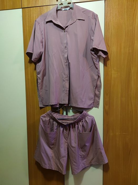 Літній костюм, шорти та сорочка.