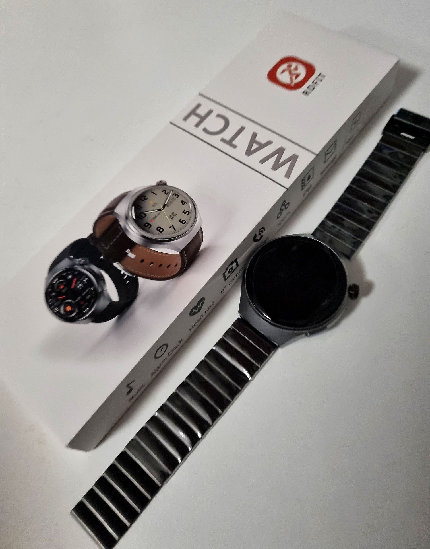 Czarny smartwatch okrągły