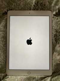 Srebrny Ipad Air 2