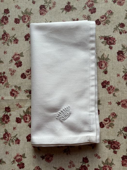 guardanapos bordados (coroa de conde)