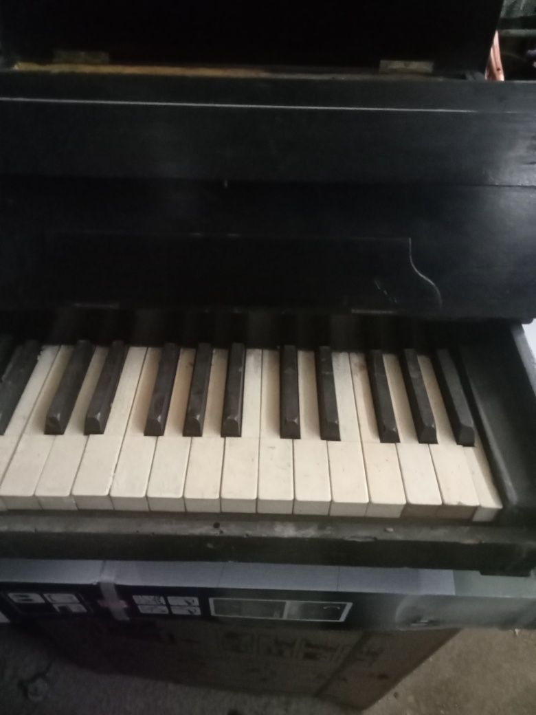 Mini piano vintage