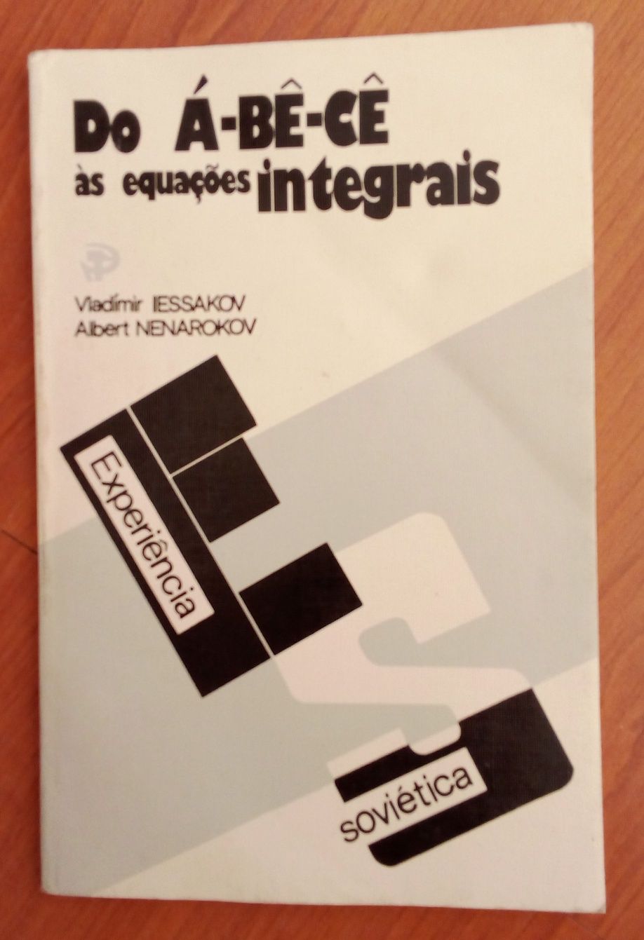 Livro " Do Á-Bê-Cê às equações integrais: A Experiência Soviética"