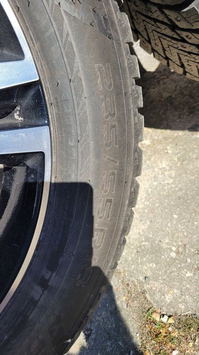 koła opony zimowe volvo xc60 xc40 R design 235/55/18 Nokian 2024r