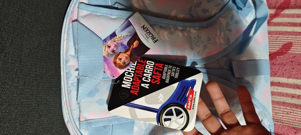 Mochila Frozen nova com etiquetas