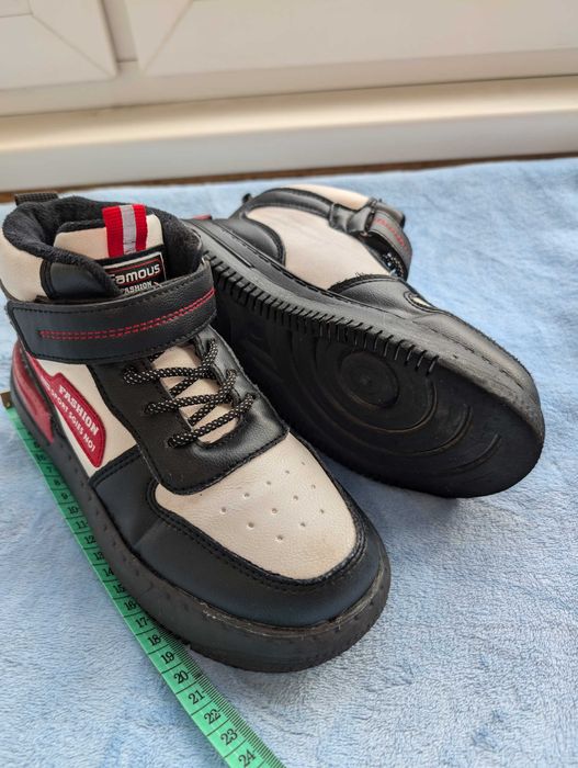 Продам взуття на хлопця